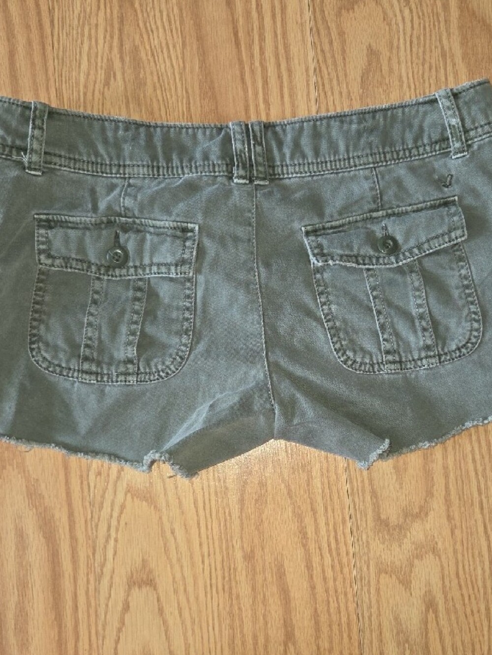 American Eagle Outfitters Green Cargo Cutoff Shorts - Picture 3 of 3
